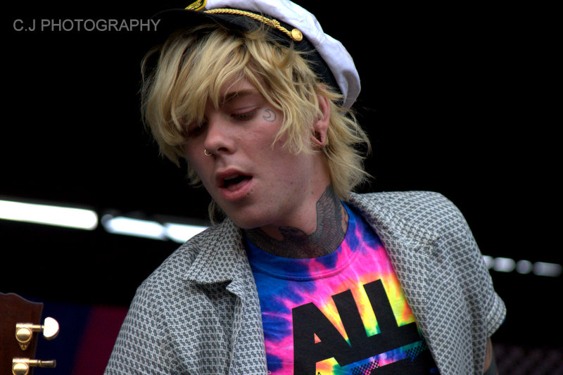 Never Sut Never Fan Blog - cr11st11f11rdr11w: christofer drew ...