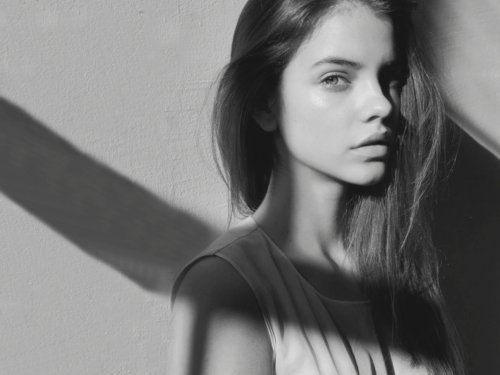 Výsledek obrázku pro afraid girl tumblr
