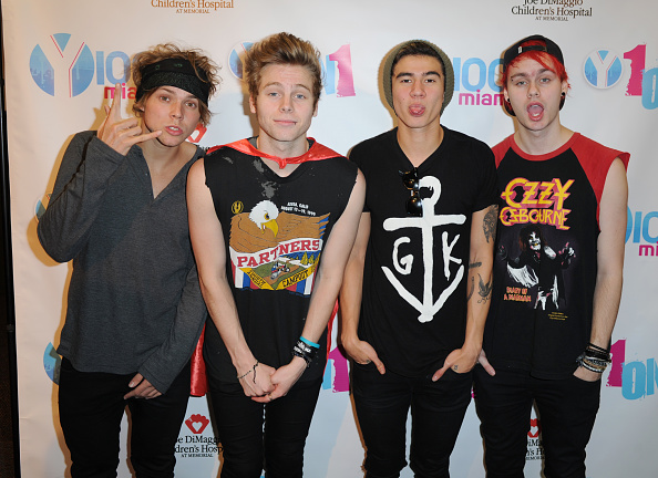5SOS Announcing You re Dating Tweet