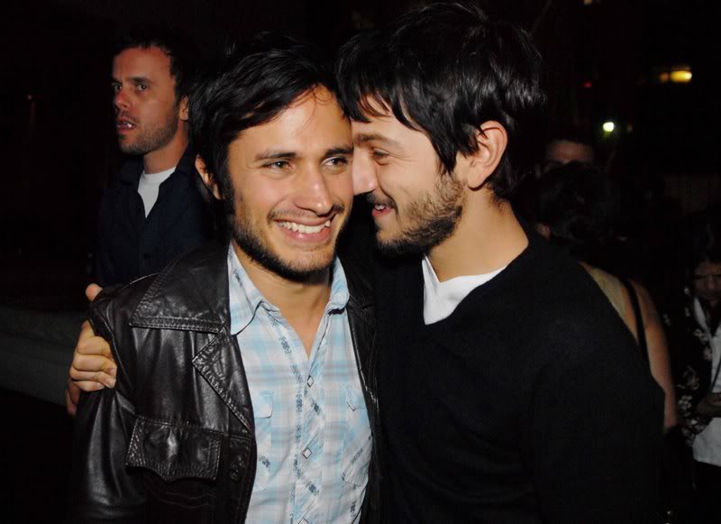 ... garcia bernal y diego luna ...