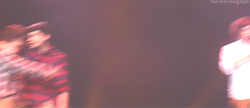 http://static.tumblr.com/dbuvzkw/QG5m6zzt3/plaid_2.gif