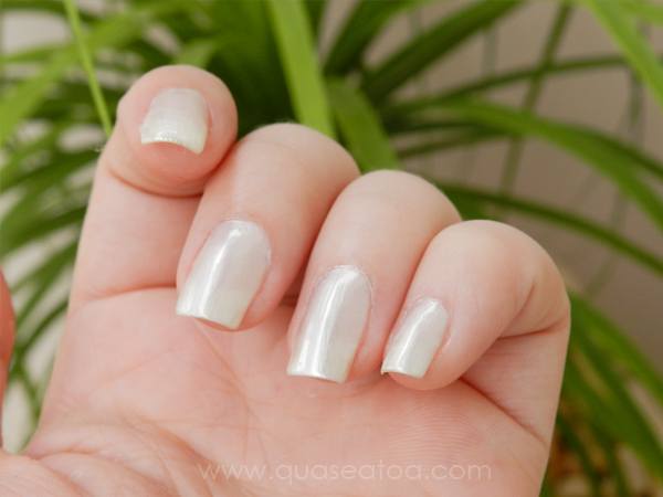 Imagem: Juliana Fachini - www.quaseatoa.com resenha esmalte lovely beauty color
