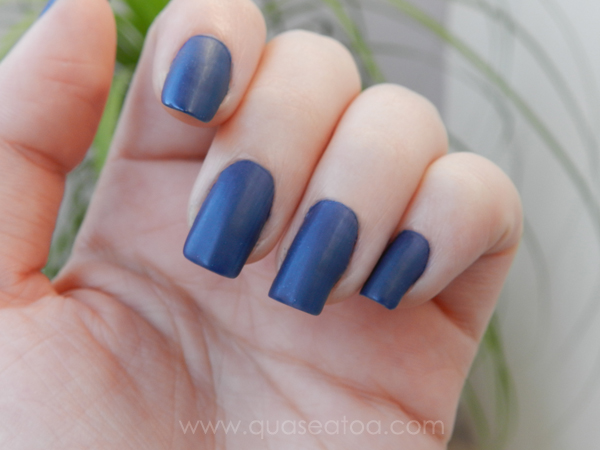 Imagem: Juliana Fachini - www.quaseatoa.com resenha esmalte abusada avon