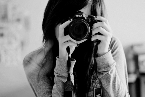 Imagem: weheartit.com/entry/54137152/ garota com camera