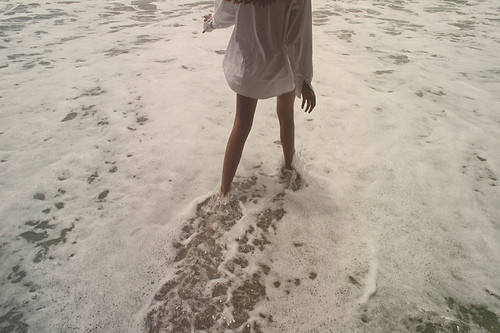 Intrigue numéro deux •• Contexte Ocean_sea_water_woman_beach_girl-307d7530e4c2782cdd7538af21344d47_h_large