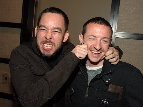 Resultado de imagem para chester bennington, mike shinoda